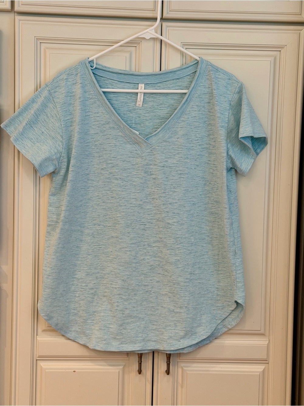 NWT Mia & Tess Heathered Short Sleeve V-Neck Tee Size Medium